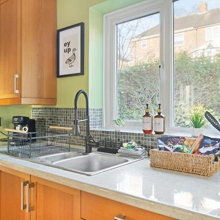3 Bedroom House - Well Presented - Spacious - Flexible Check In - Free Parking 诺丁汉 外观 照片